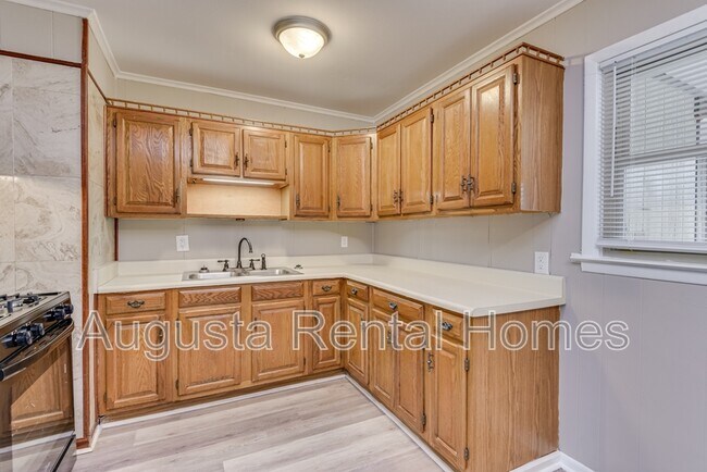 Building Photo - 3330 Young Forest Dr