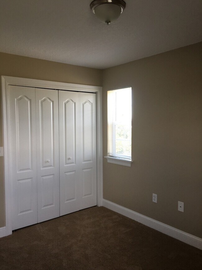 Building Photo - Great Townhome w/Easy Access to Shopping, Dining & Tyndall AFB!