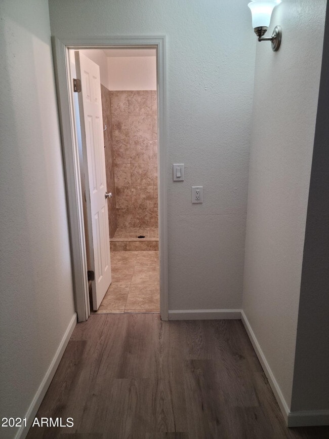 Building Photo - 1008 W Malibu Dr