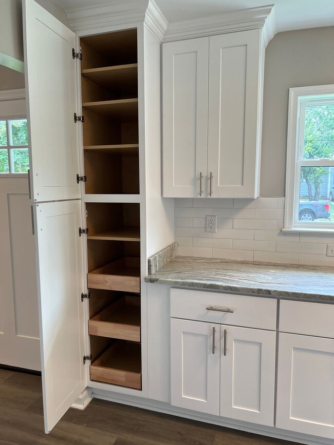 Building Photo - 3 bd, 1 bth single family Virginia Beach