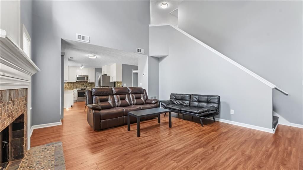 Building Photo - 450 Manor Glen Dr