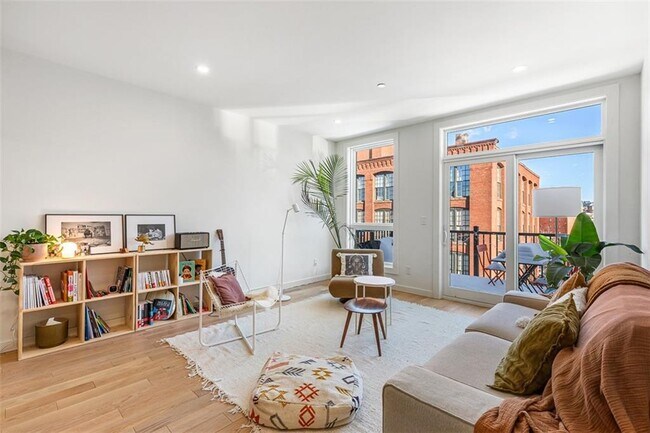 Building Photo - 71 Richmond St