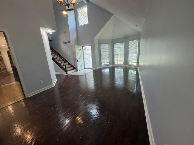 Building Photo - 401 Dustin Dr