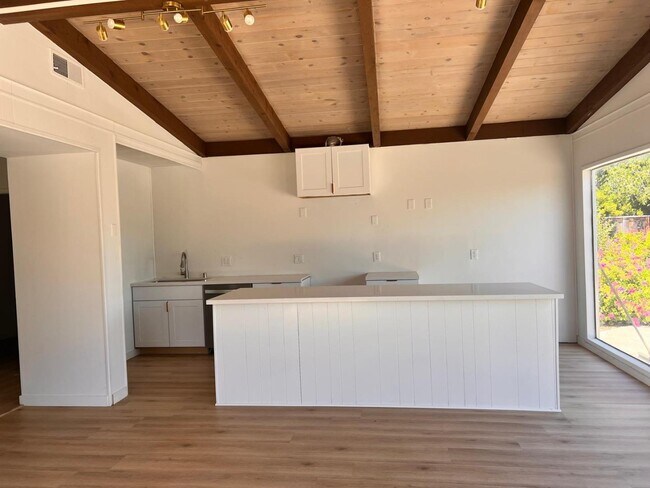 Building Photo - 14892 Donner Dr