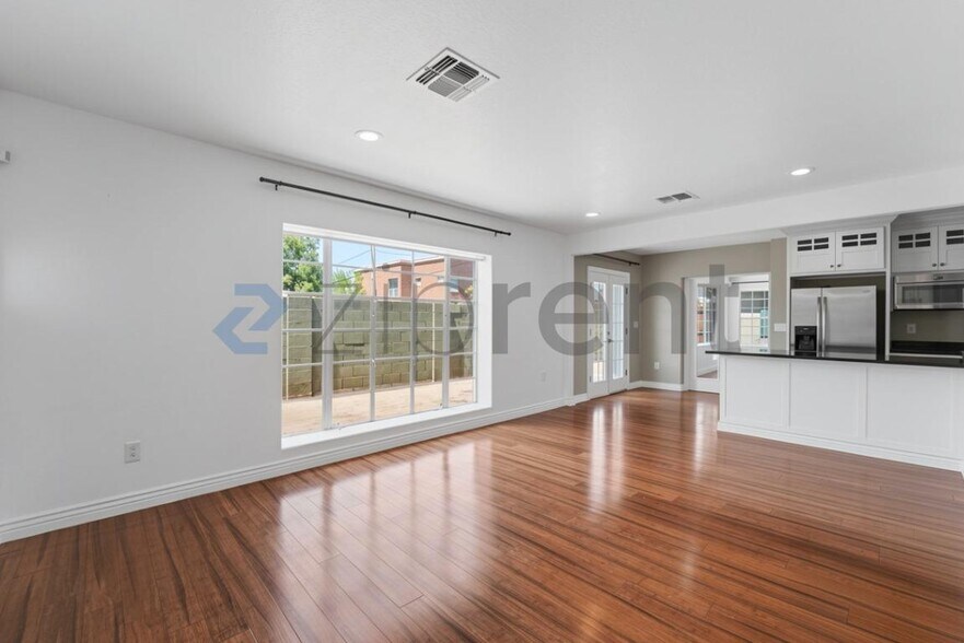 Building Photo - Unit A