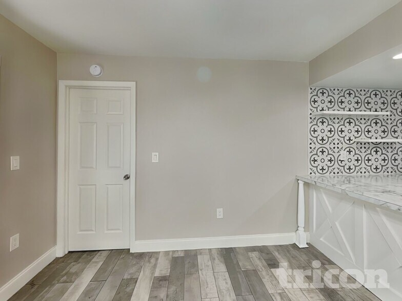 Building Photo - 10391 Lear St