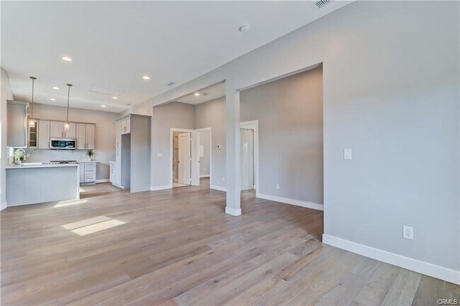 Building Photo - 409 Olive St