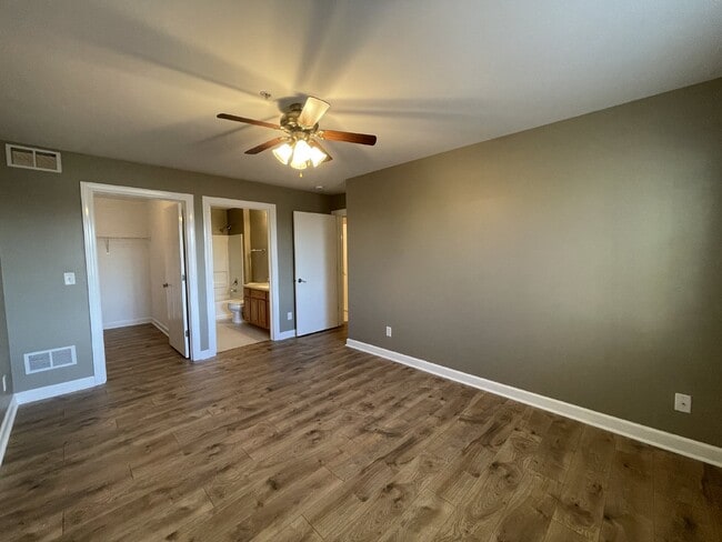 Building Photo - Spotless RANCH 2 Bed, 2 Bath Condo With 1 ...
