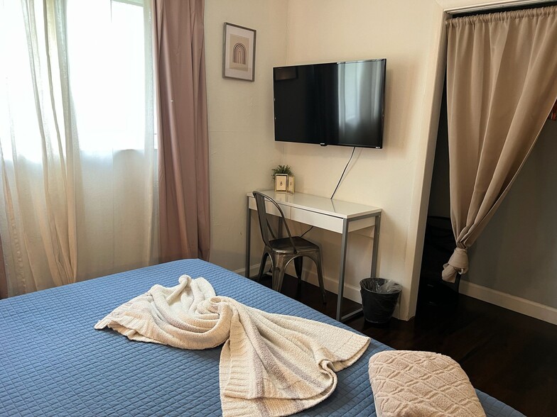 Building Photo - 919 Orange Is