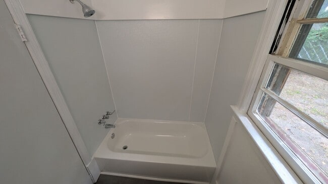 Building Photo - 1504 Hyman Ave