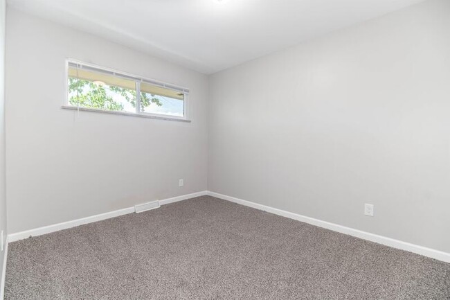 Building Photo - 1613 Fenton St