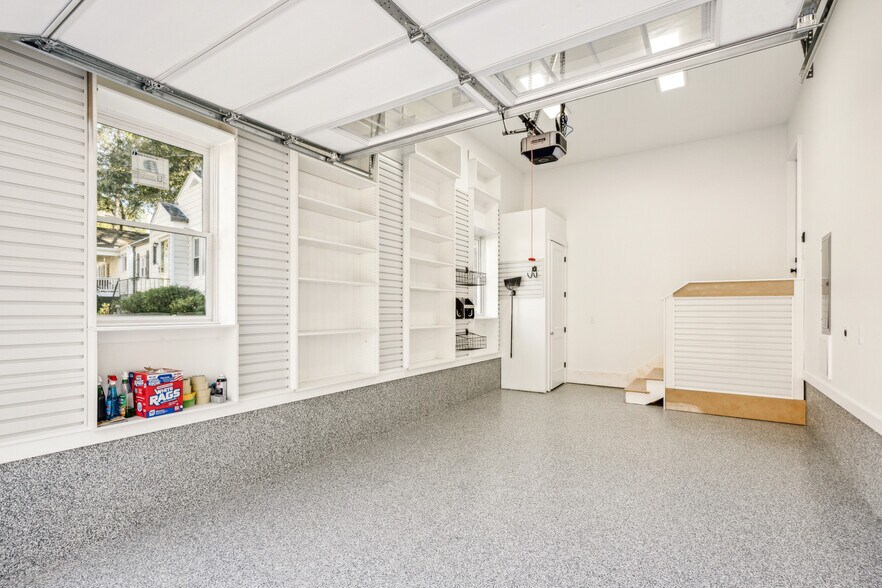Building Photo - 2611 Charlesgate Ave