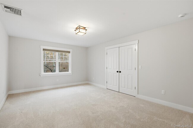 Building Photo - 16 Old Post Rd