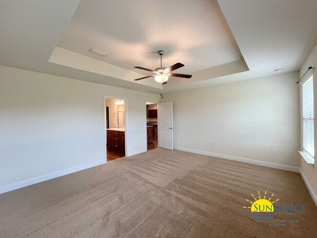 Building Photo - Stunning 4 Bedroom Home in Willow Creek Pl...