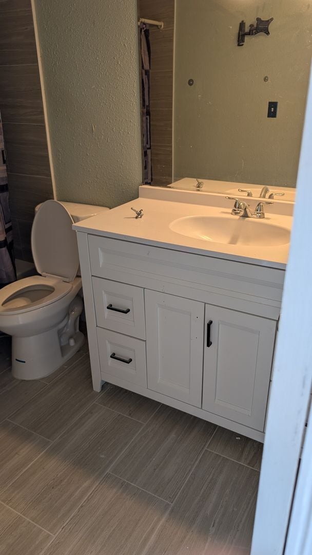 Building Photo - Spacious one bedroom near The Mall of Mill...