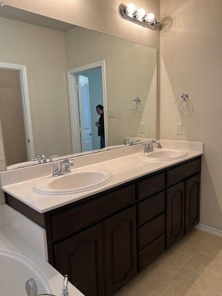 Building Photo - 7823 Black Willow Ln