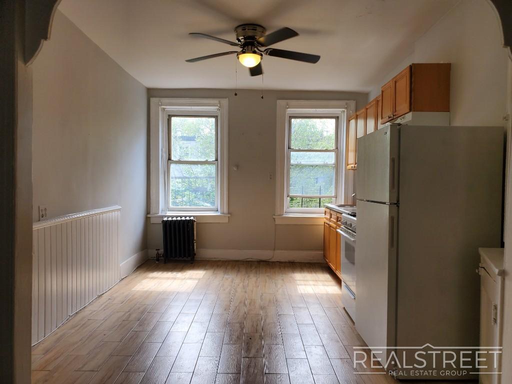 Building Photo - Huge Floor-Through 1 Bedroom with Private Backyard