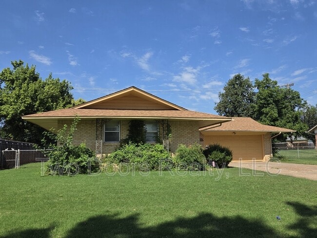Primary Photo - 3225 N Ridgewood Dr