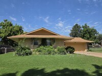 Building Photo - 3225 N Ridgewood Dr
