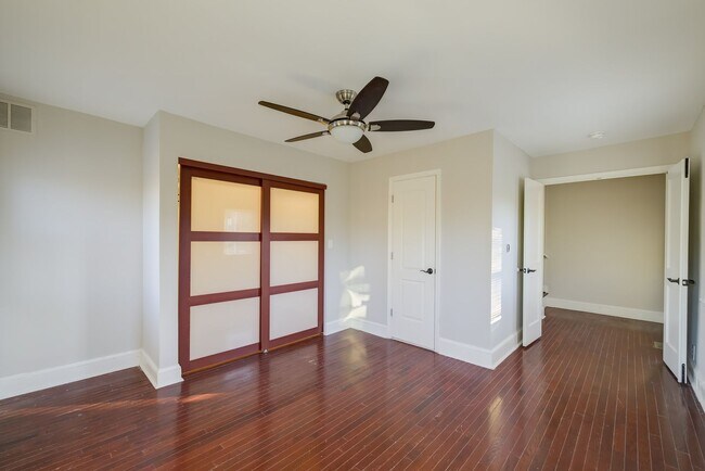 Building Photo - Modern End-Unit Townhome with Garage + Outdoor Space in SE DC