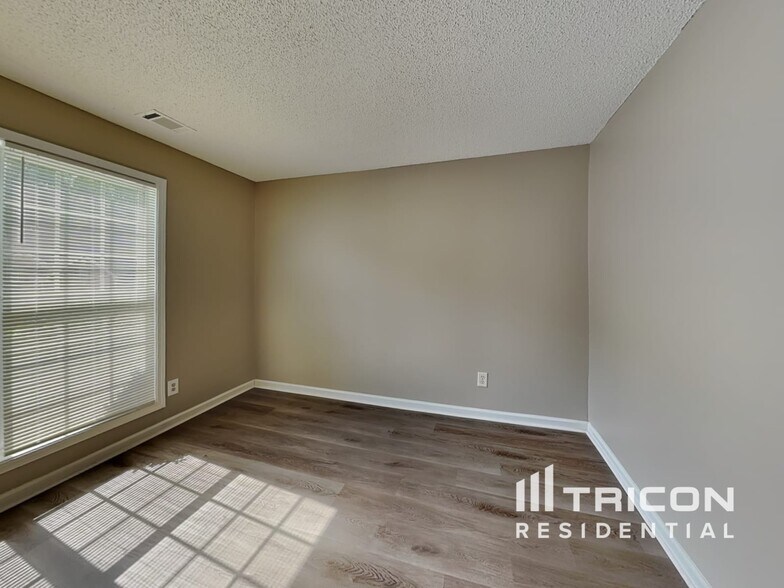 Building Photo - 200 Sasnett Dr