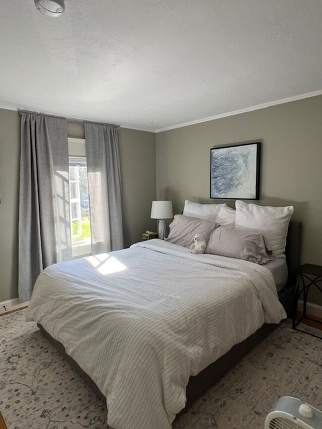 Building Photo - Spacious 2BR/1.5BA Townhouse Available February 1st!!  Great West End Location!!