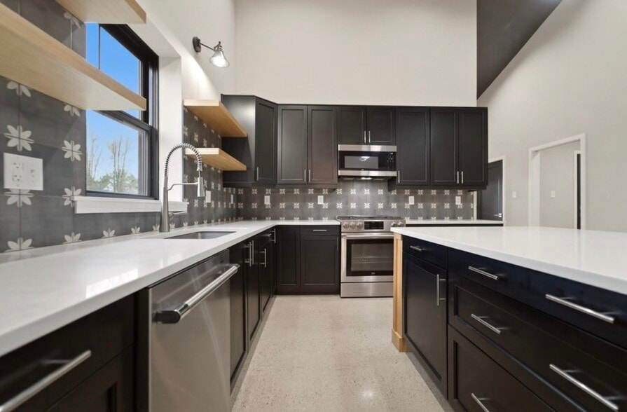 kitchen - 331 Cherryhill St