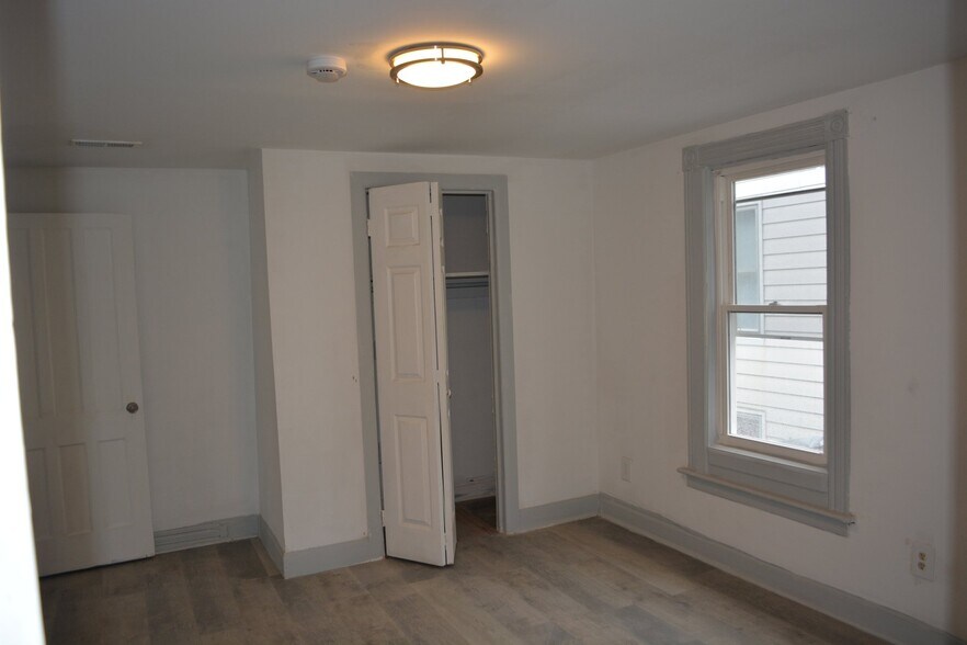 Building Photo - 711 Roberts St