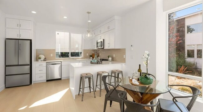 Building Photo - 911-B N 98th St