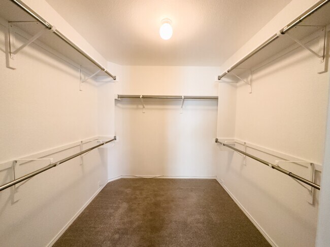 Building Photo - 2301 Drue Ln