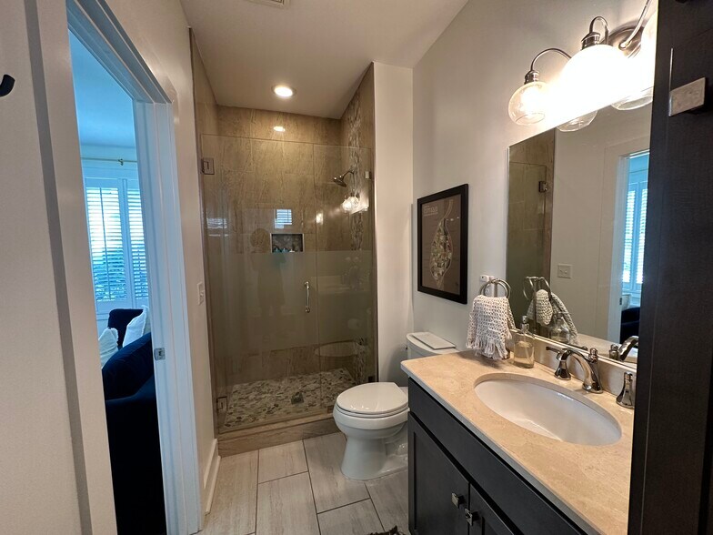 First floor guest bath - 1716 Northview Ave