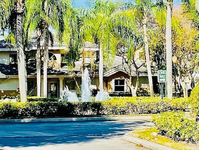 Building Photo - 9733 Westview Dr