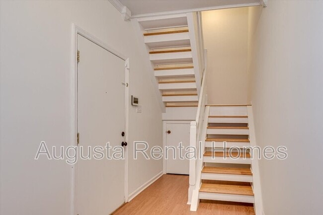 Building Photo - 106 Riverbend Dr