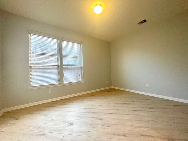 Building Photo - 1619 Stuart Creek Dr