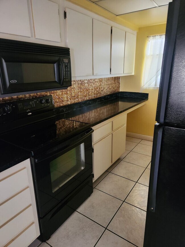 Building Photo - Waterfront 2 bedroom 2 Bath