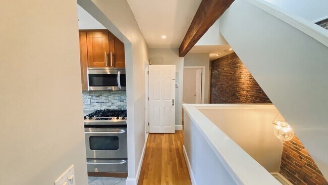 Building Photo - 15 Albemarle St