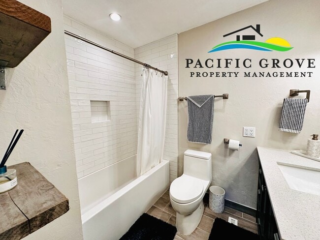 Building Photo - Charming Fully Furnished Updated Two-Bedroom in Pacific Grove!