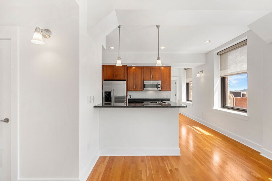 Building Photo - 531 S Gay St