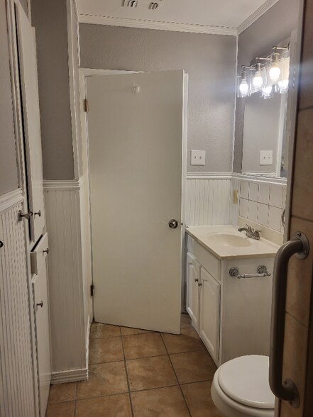 Building Photo - 214 Early Way Dr