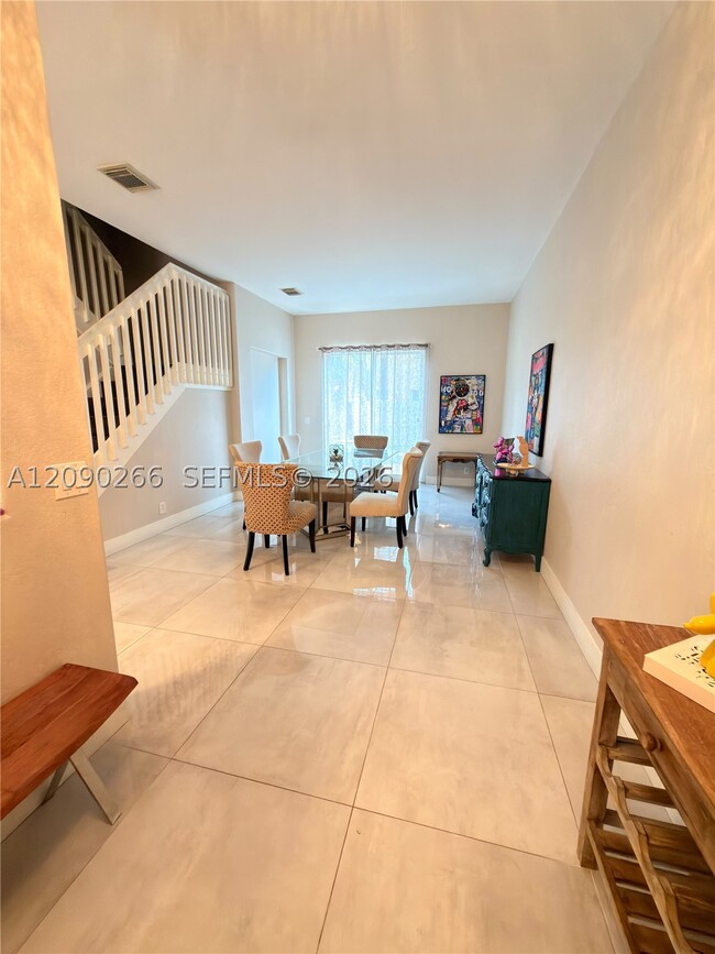 Building Photo - 5051 SW 35th Way