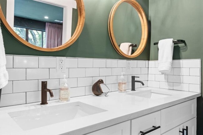 Building Photo - 3 Gilbert Trail NE