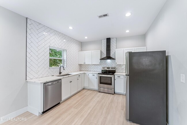 Building Photo - 5004 Knoxwood Dr