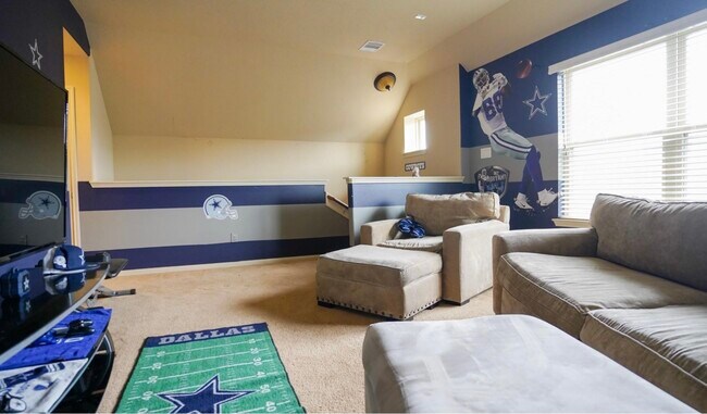 Building Photo - 2109 Mooncrest Dr