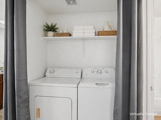 Building Photo - SPACIOUS 3BED/2BATH CONDO * FIRST FLOOR UNIT