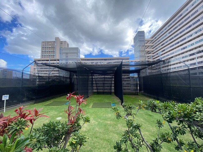 Building Photo - Breezy 1 bed, 1 bath, 1 parking unit with ...