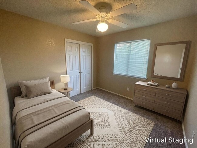 Building Photo - 5006 Glenoak Dr