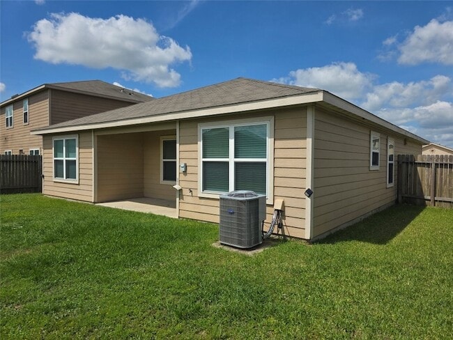 Building Photo - 723 Crystal Lakes Dr