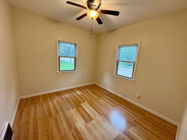 Building Photo - 1027 Bergen Ave