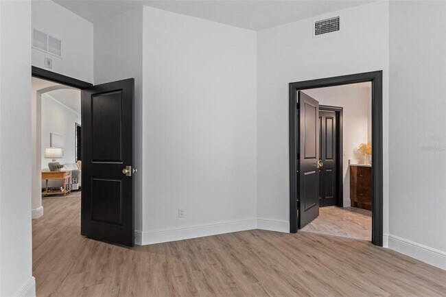 Building Photo - 445 Riverfront Dr