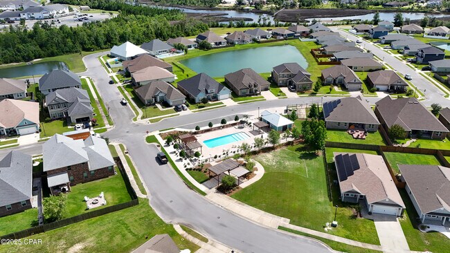 Building Photo - 221 S Shoreview Dr